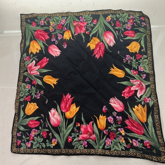 Armando Caruso scarf - black with flowers print - Picture 2 of 5